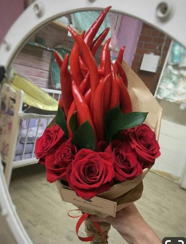 Peperone rosso artificiale in plastica - Sconti per Fioristi e Aziende . - H 16 cm dm. 4