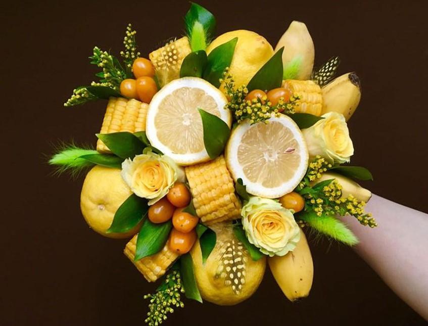 Limone mezzo artificiale in plastica  - Sconti per Fioristi e Aziende e Wedding . - cm. 4 x 3.5