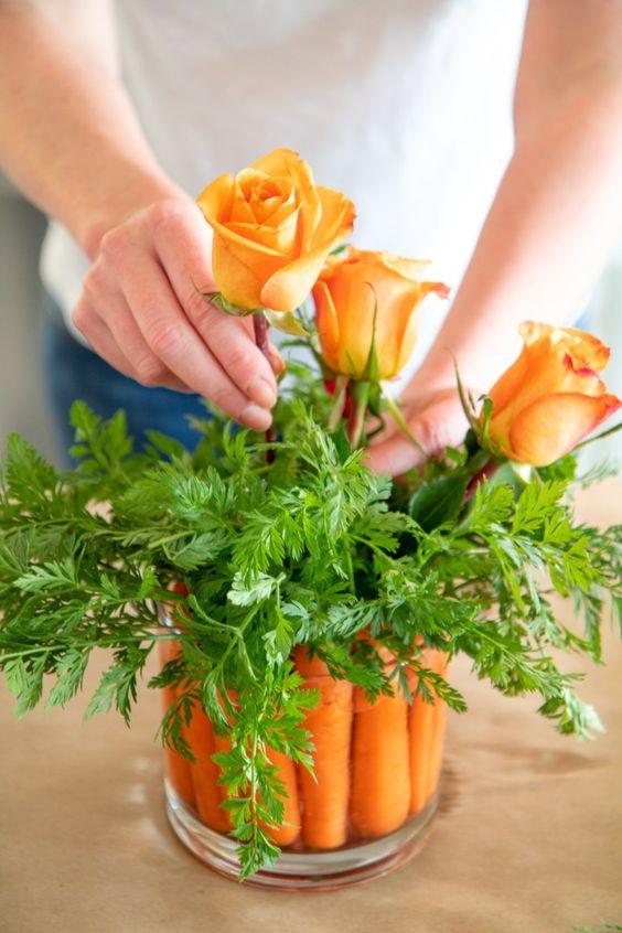 Carota con foglia artificiale in plastica - Sconti per Fioristi e Aziende . - cm. 4 x 30