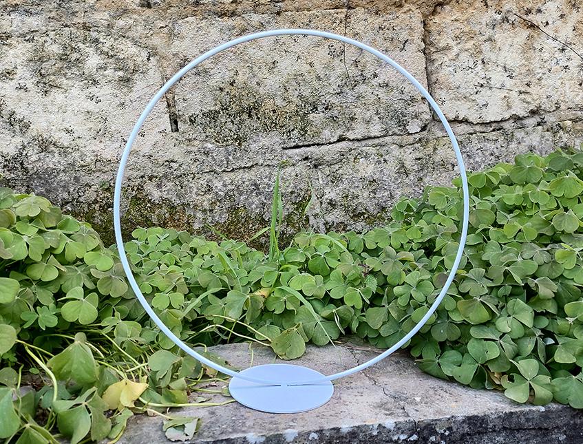 Cerchio dm.30 su piedistallo - Sconti per Fioristi e Aziende . - Bianco e Oro
