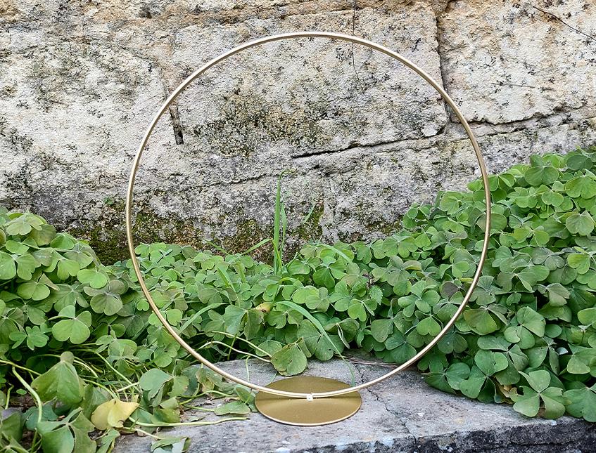 Cerchio dm.30 su piedistallo - Sconti per Fioristi e Aziende . - Bianco e Oro
