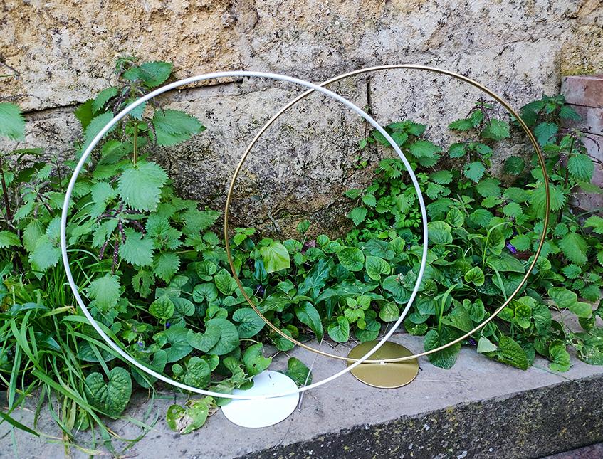Cerchio dm.40 su piedistallo  - Sconti per Fioristi e Aziende . - Bianco e Oro