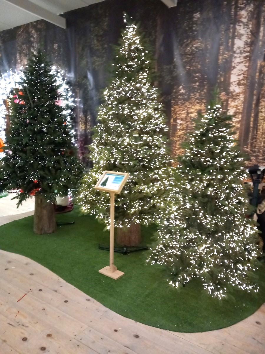 Albero Luxury abete c/ Led -  Sconti per Fioristi e Aziende - H 180/210/240 in PE+PVC