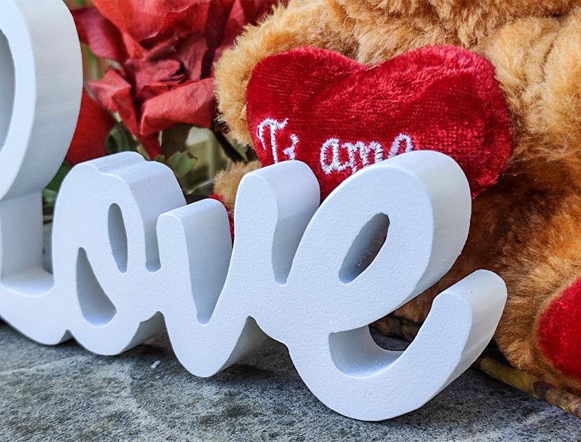 Lettere Decorative 3D Love  - Sconti per Fioristi e Aziende - cm. 20 H 10 n legno