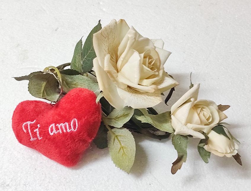 Cuore portachiavi cm. 9 Ti Amo in Velluto Rosso Articolo per S. Valentino - Sconti per Fioristi e Aziende