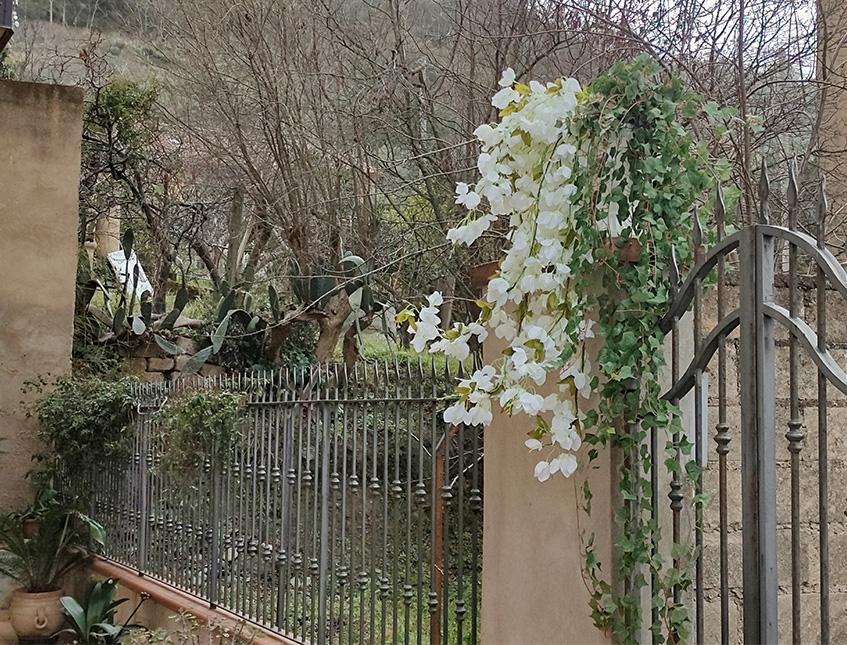 Bouganvillea cadente Bianca H 130 cm artificiale - Sconti per Fioristi e Aziende e Wedding .