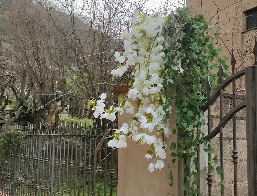 Bouganvillea cadente Bianca H 130 cm artificiale - Sconti per Fioristi e Aziende e Wedding .