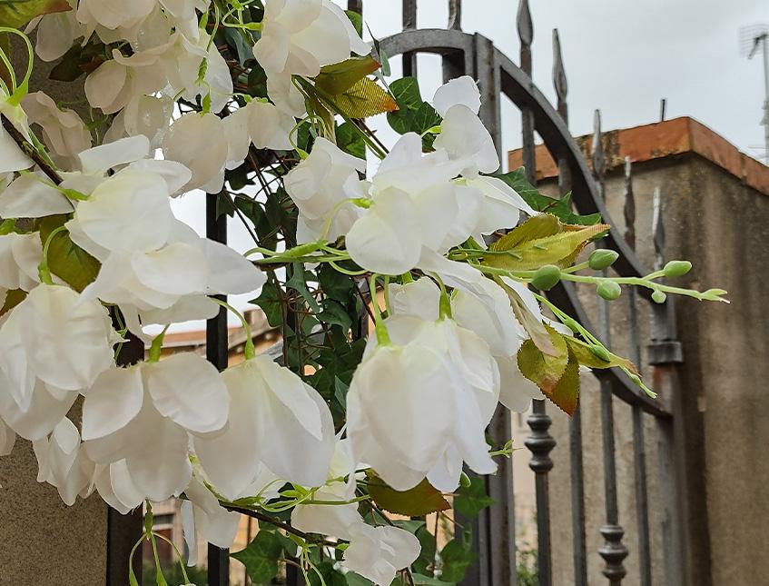 Bouganvillea cadente Bianca H 130 cm artificiale - Sconti per Fioristi e Aziende e Wedding .