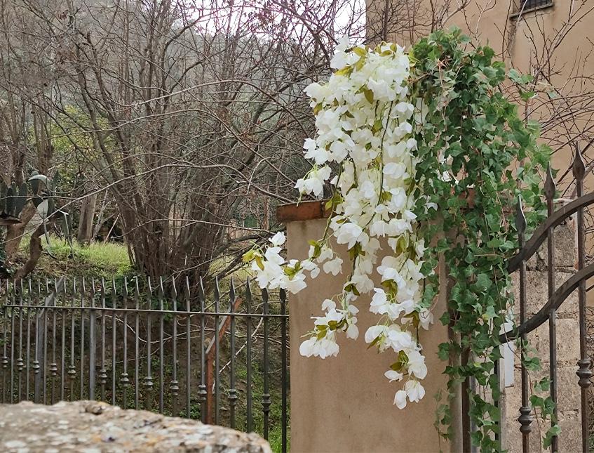 Bouganvillea cadente Bianca H 130 cm artificiale - Sconti per Fioristi e Aziende e Wedding .