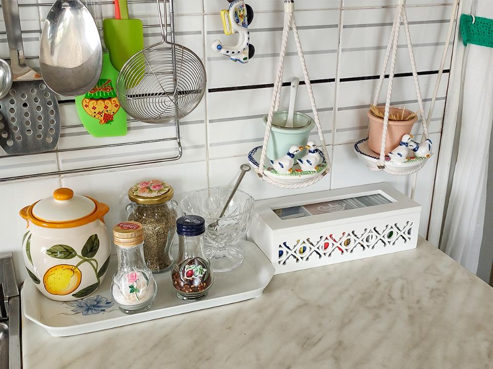 Paperine su piattino in ceramica decorata - Sconti per Fioristi e Aziende