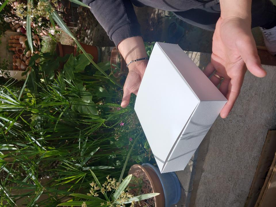 Scatola per bomboniera H 6 cm. 22 x 22  - Sconti per Fioristi, e Aziende -  lino bianco pieghevole