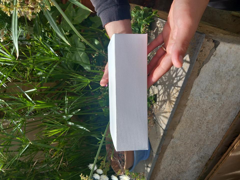 Scatola per bomboniera H 6 cm. 22 x 22  - Sconti per Fioristi, e Aziende -  lino bianco pieghevole