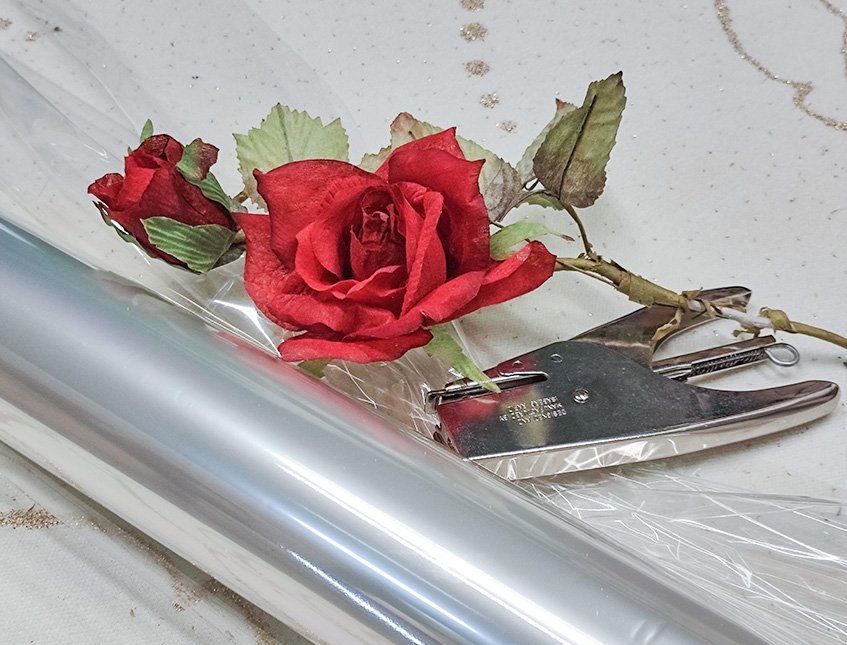 Bobina Cellofan Stesa Neutra  - Sconti per Fioristi e Aziende . - H 100 x 100 Mt.