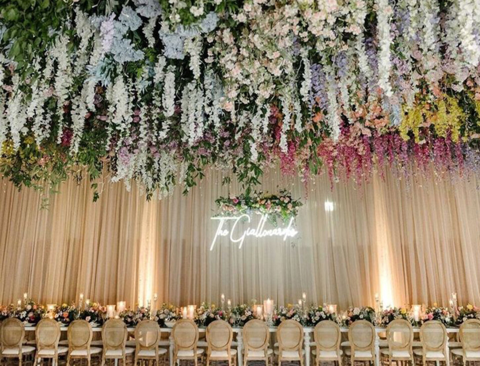 Soffitto con Fiori Artificiali Cadenti - Sconto per Fioristi e Aziende - Per esterno ed interno