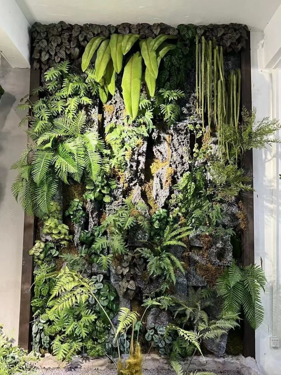 Giardino Verticale su Parete Rocciosa - Sconto per Fioristi e Aziende - con Muschi e Vegetali Preservati