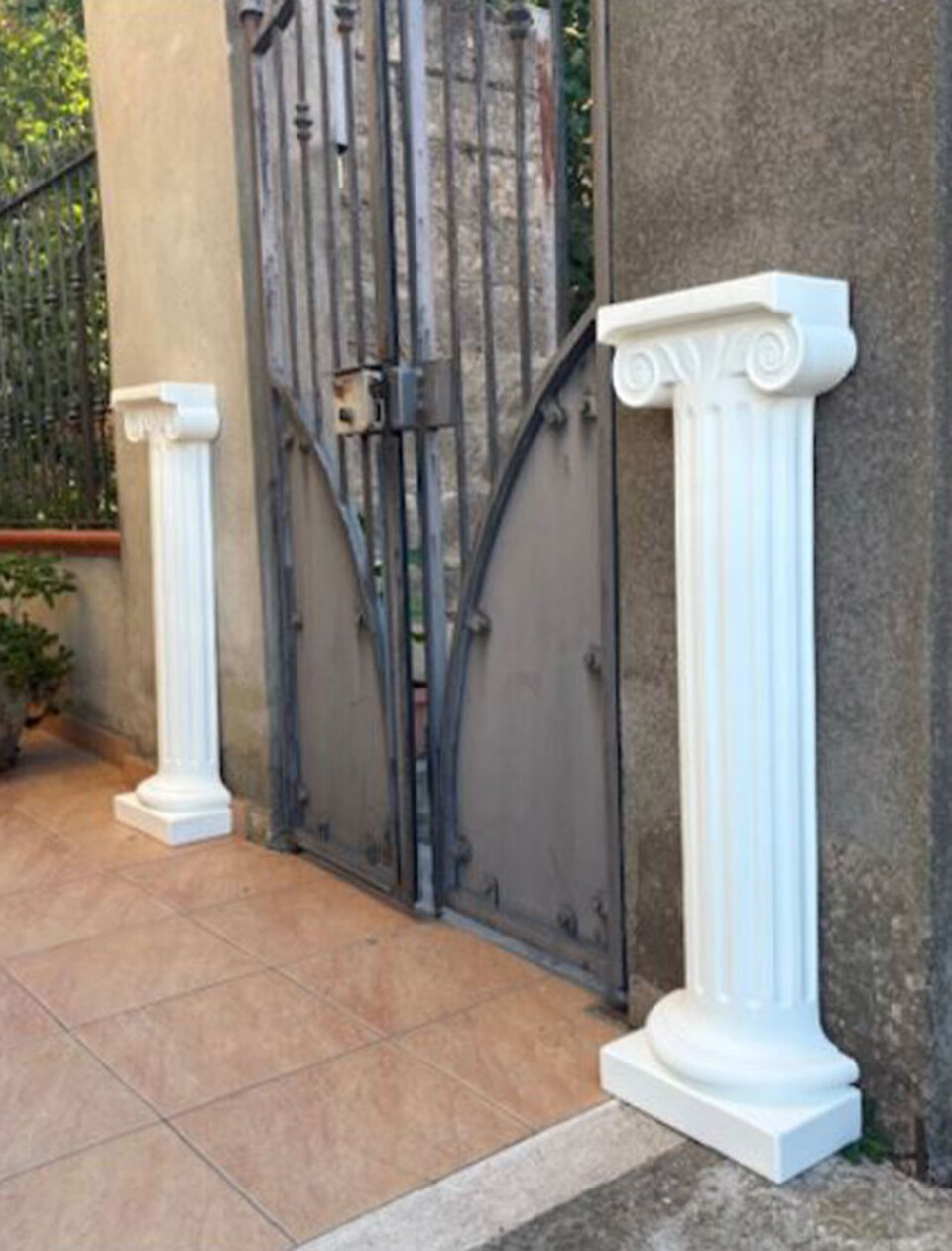 Coppia Mezze Colonne in plastica - Sconti per Fioristi e Aziende - Misure H 50/70/100