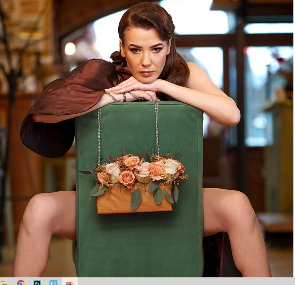Borsetta con piume  color bronzo - Sconti per Fioristi e Aziende