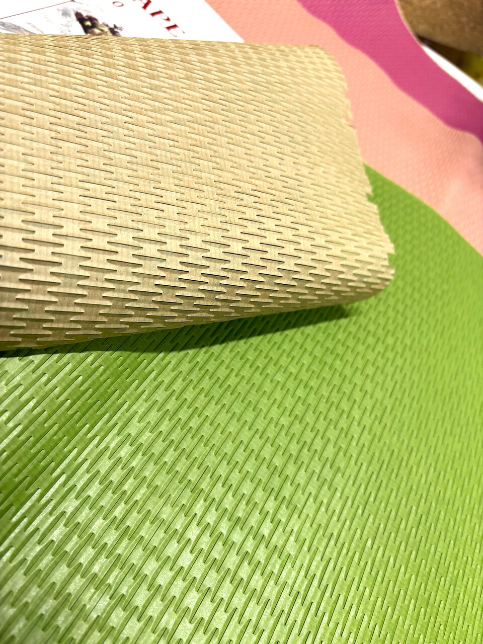 Fogli Alveare in carta cm. 50X70 T.U. - Sconti per Fioristi e Aziende - Nido d'Ape conf. x 25 fogli