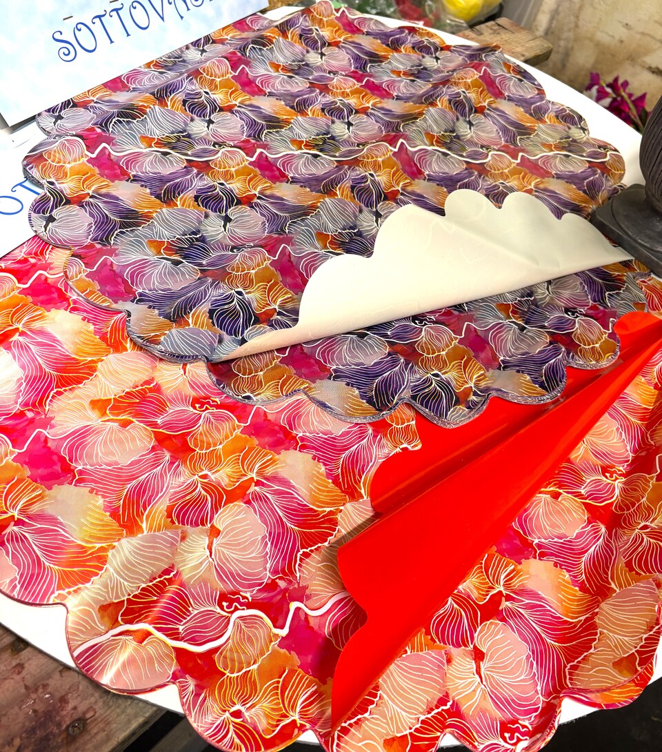 Sottovaso Smerlato dm.65 con foglie - Sconti per Fioristi e Aziende - conf. 50 fogli - Avorio o Rosso