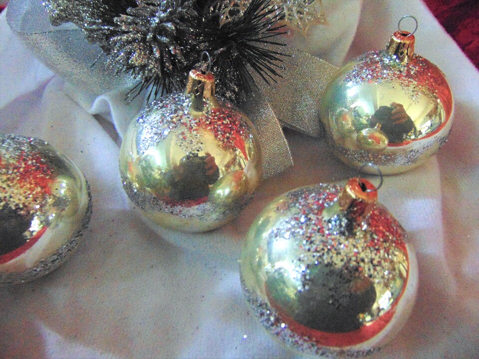 Copia di Palline in vetro dm. 4 - Sconto per Fioristi e Aziende - Iridate x 12con glitter