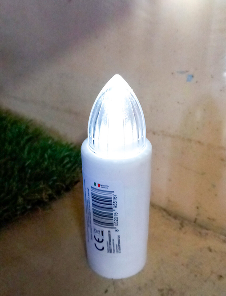 Lumino fiamma in plastica H 18 cm luce tremolante Rosso/Bianco/Blu durata 365 giorni - Sconti per Fioristi e Aziende