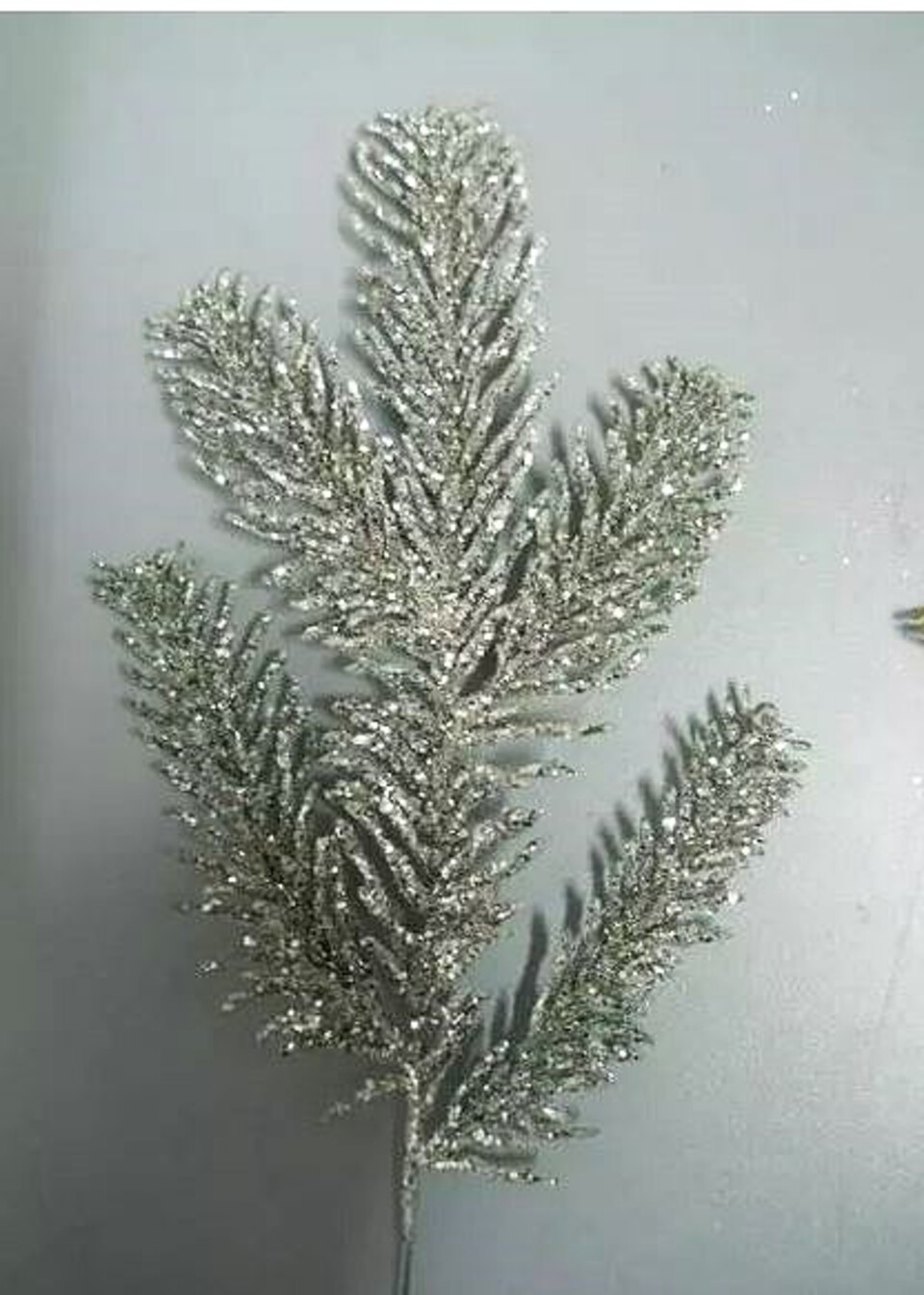 Ramo Abete Argento Glitterato lungo cm. 30 - Sconti per Fioristi e Aziende