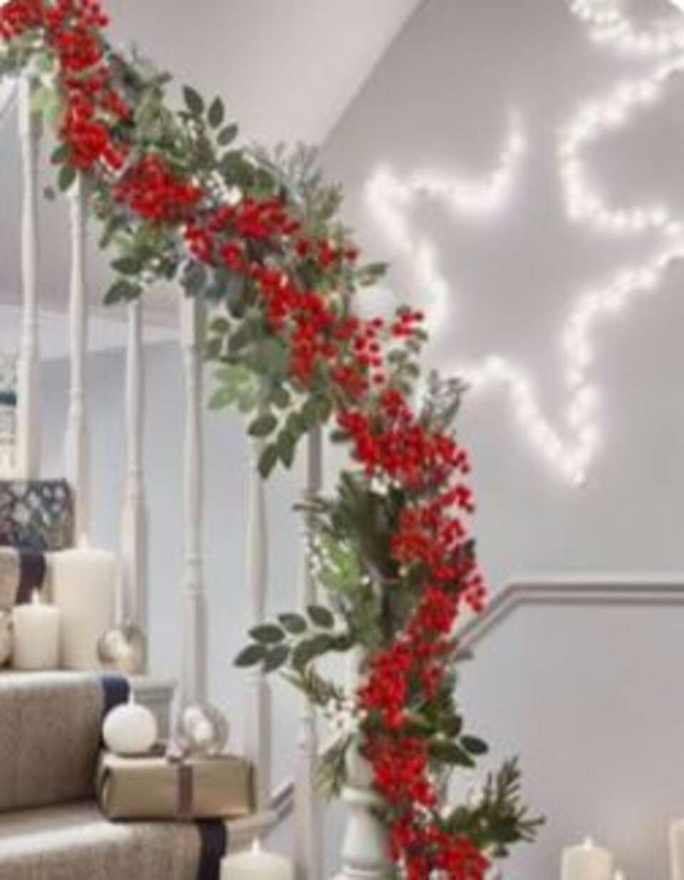 Ramo Red Berry H 140 cm. - Sconti per Fioristi e Aziende - con pigne e bacche rosse