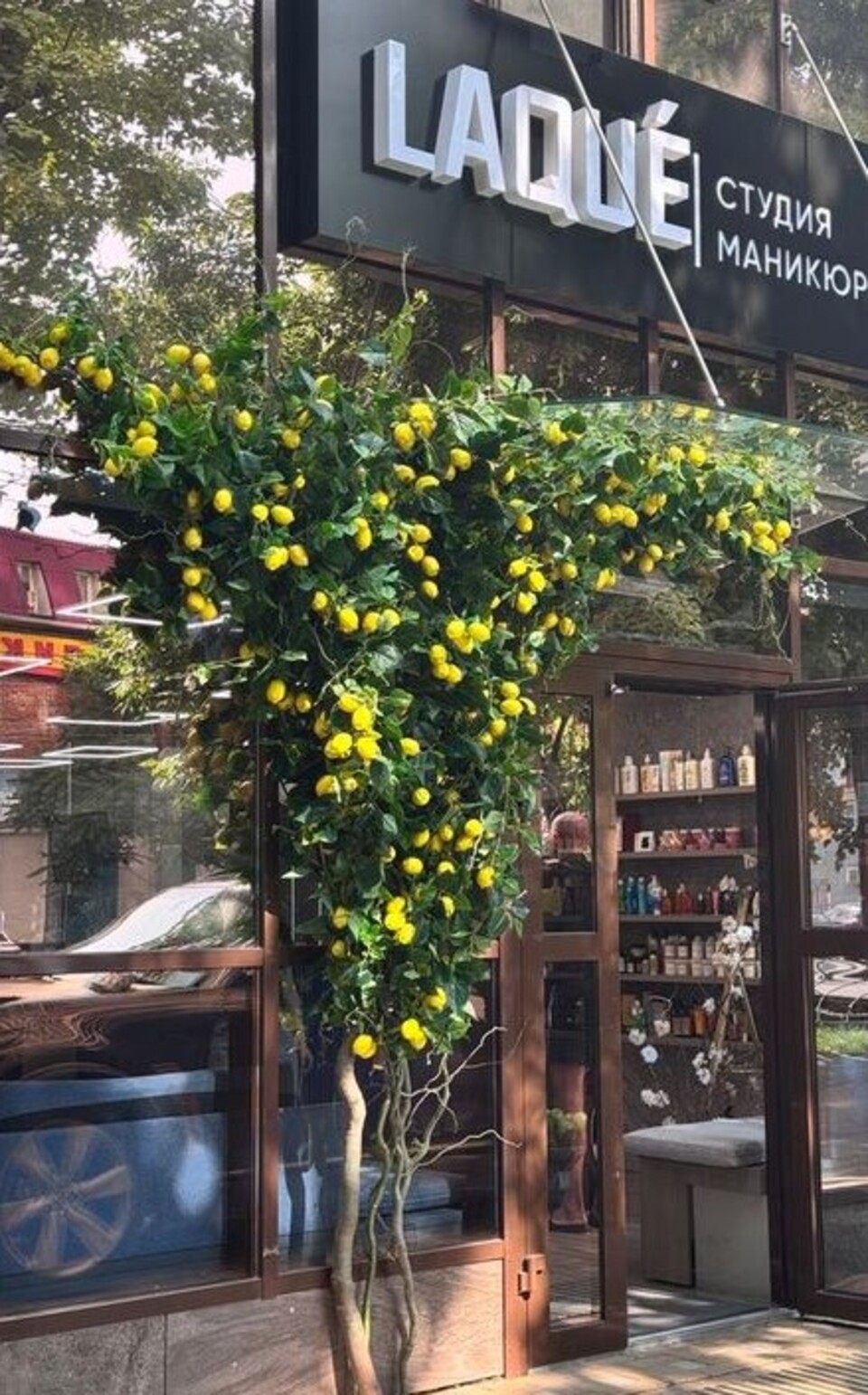 Limone artificiale in plastica - Sconti per Fioristi e Aziende e Wedding . -cm. 6 x 8
