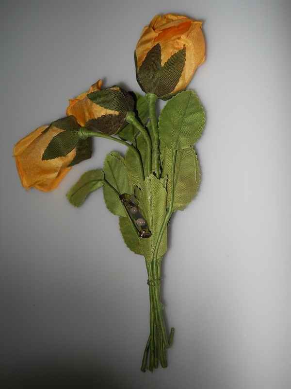 Rose x 3 in seta con spilla - Sconti per Fioristi e Aziende .