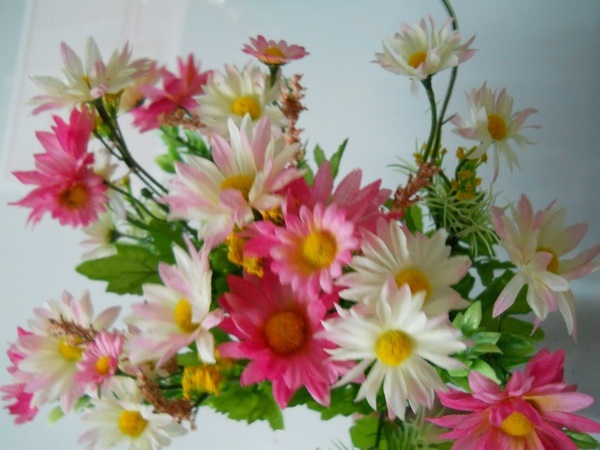 Margherite Bush x 12 in poliester - Sconti per Fioristi e Aziende .