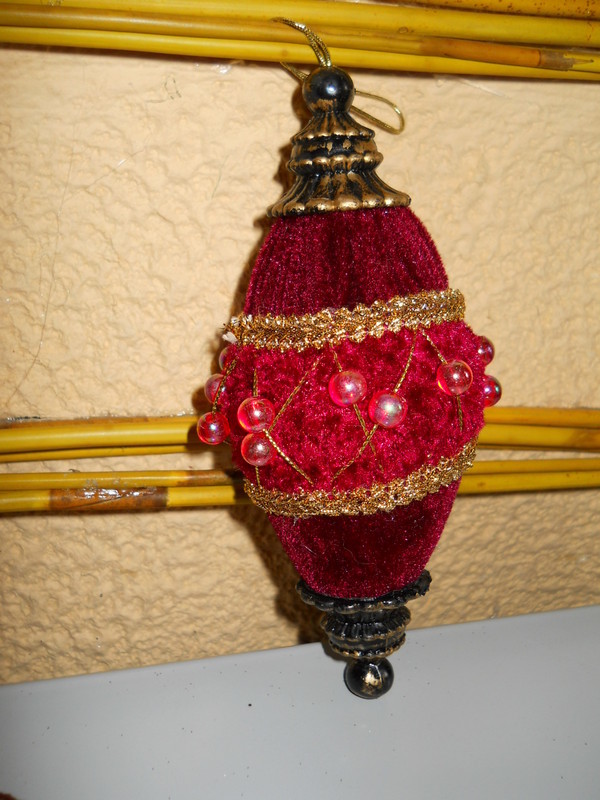 Palline x 2 in velluto rosso - Sconti per Fioristi e Aziende -  A goccia dm.8 decoro perle