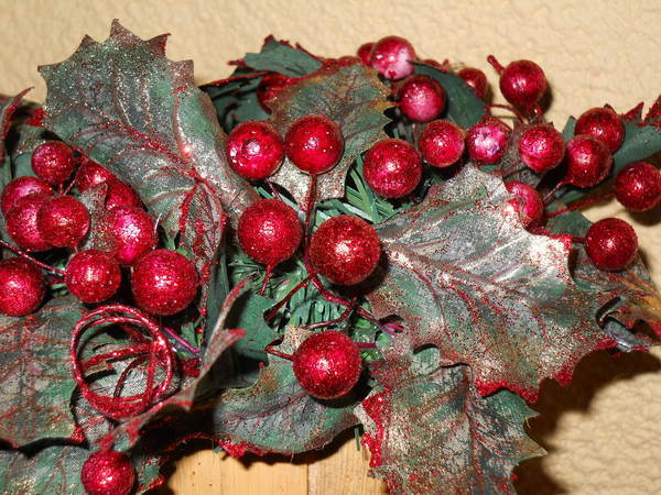 Giro Candela Holly Berry    - Sconti per Fioristi e Aziende - Diametro 16 cm.