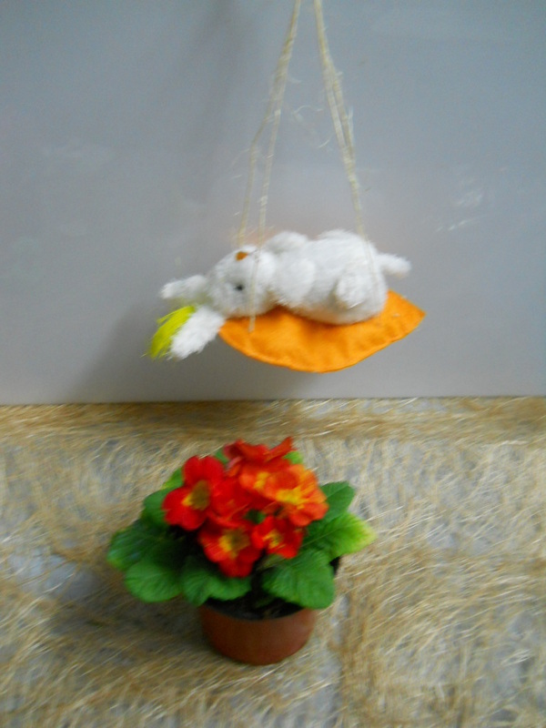 Coniglietto Peluches  su carota - Sconti per Fioristi e Aziende .