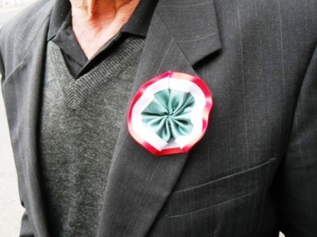 Coccarda tricolore con spilla per commemorazioni - Sconti per Fioristi e Aziende - Diametro cm. 8