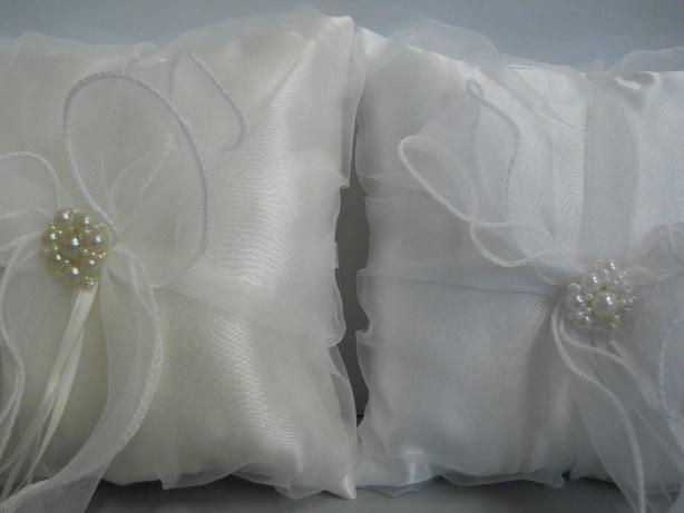 Cuscino portafedi in 2 colori - Sconti per Fioristi e Aziende - con perle