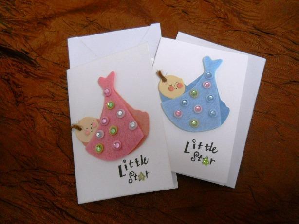 Biglietti decoro baby in panno - Sconti per Fioristi e Aziende - Espositore legno da 120 pz