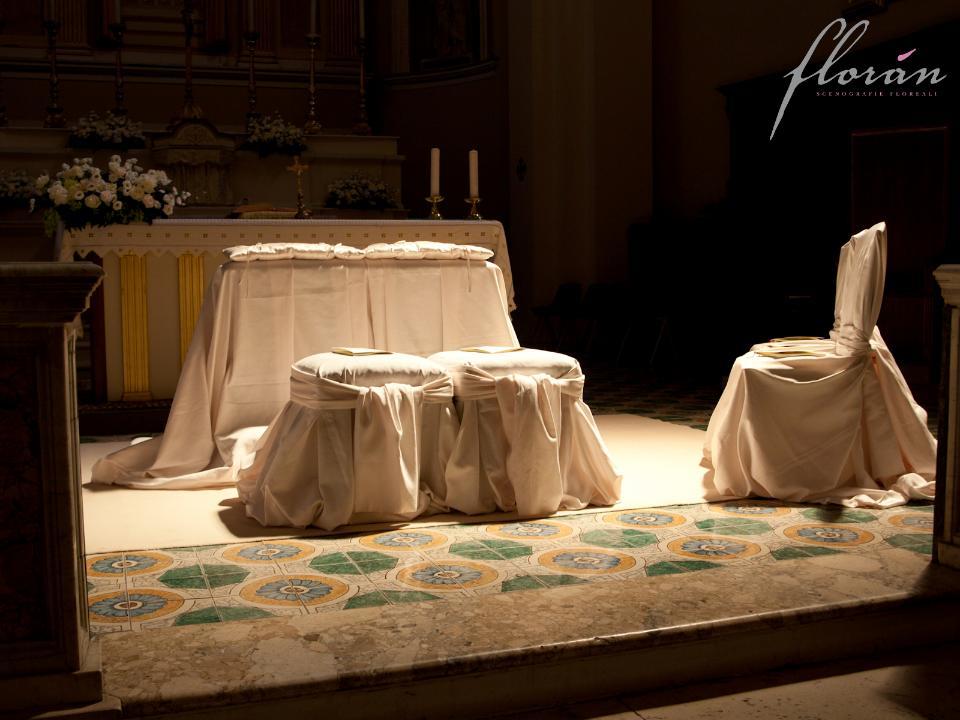 Complementi per Copri Inginocchiatoio  - in Ottomano Millerighe . - Sconti per Fioristi e Wedding