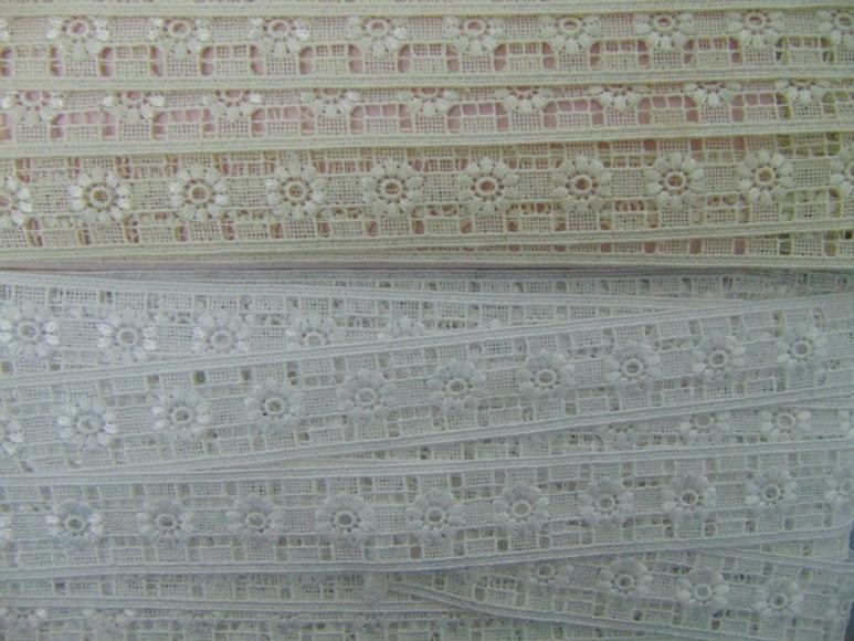 Merletto Catenella Fiorita  - Sconto per Fioristi e Aziende - Bianco e Avorio - Vendita a metro