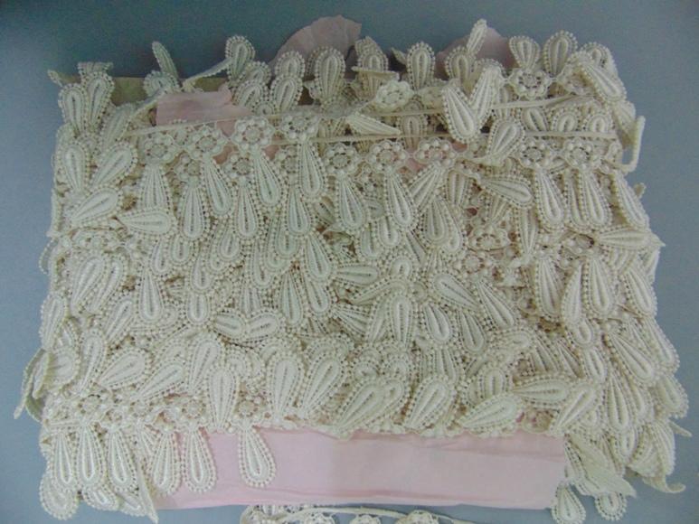 Merletto pendaglio color bianco al metro - Sconto per Fioristi e Aziende