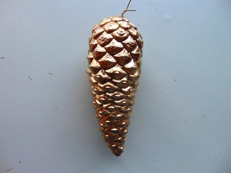 Pigne Chiuse Picea dm. 4/5  - Sconti per Fioristi e Aziende . - H 7/10 Conf. 1 Kg.