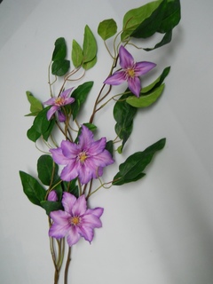 Clematis Fiorita x 3 in poliester - Sconti per Fioristi e Aziende