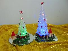 Albero di Natale H 16 e H 21 con pigne con luce - Sconti per Fioristi e Aziende