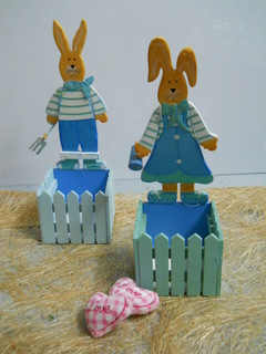 Conigli legno Maschio e femmina con portavaso - Sconti per Fioristi e Aziende