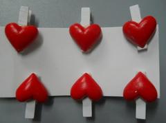 Mollette x 6 con cuore rosso in resina - Sconti per Fioristi e Aziende
