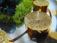 Tea light x 9 glitterati oro - Sconti per Fioristi e Aziende - H 1,5 dm. 3,7