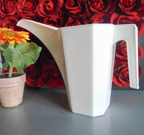 Annaffiatoio Plastica da Lt. 2  - Sconti per Fioristi e Aziende - con becco lungo