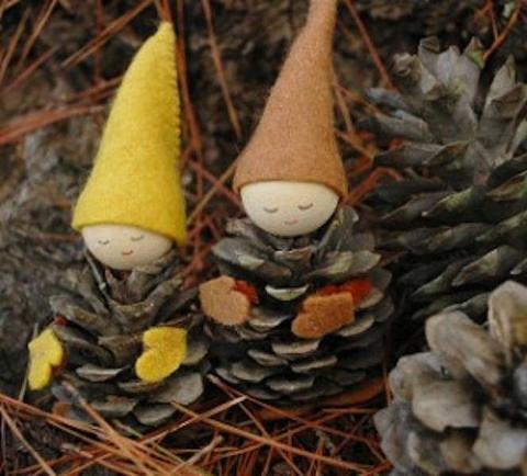 Pigne Chiuse Picea dm. 4/5  - Sconti per Fioristi e Aziende . - H 7/10 Conf. 1 Kg.