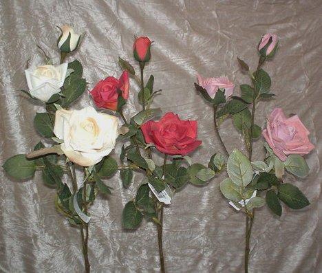 Rose Royal x 3 Velvet Artificiale in poliestere - Sconti per Fioristi e Aziende