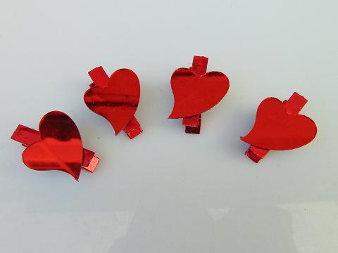 Mollette rosse con cuore x 6 - Sconti per Fioristi e Aziende