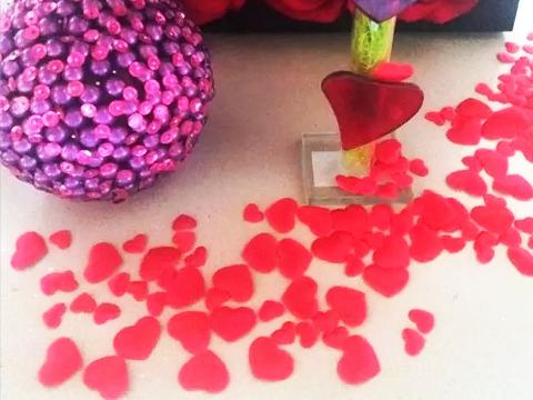 Cuoricini in raso rosso in due modelli - Sconti per Fioristi e Aziende